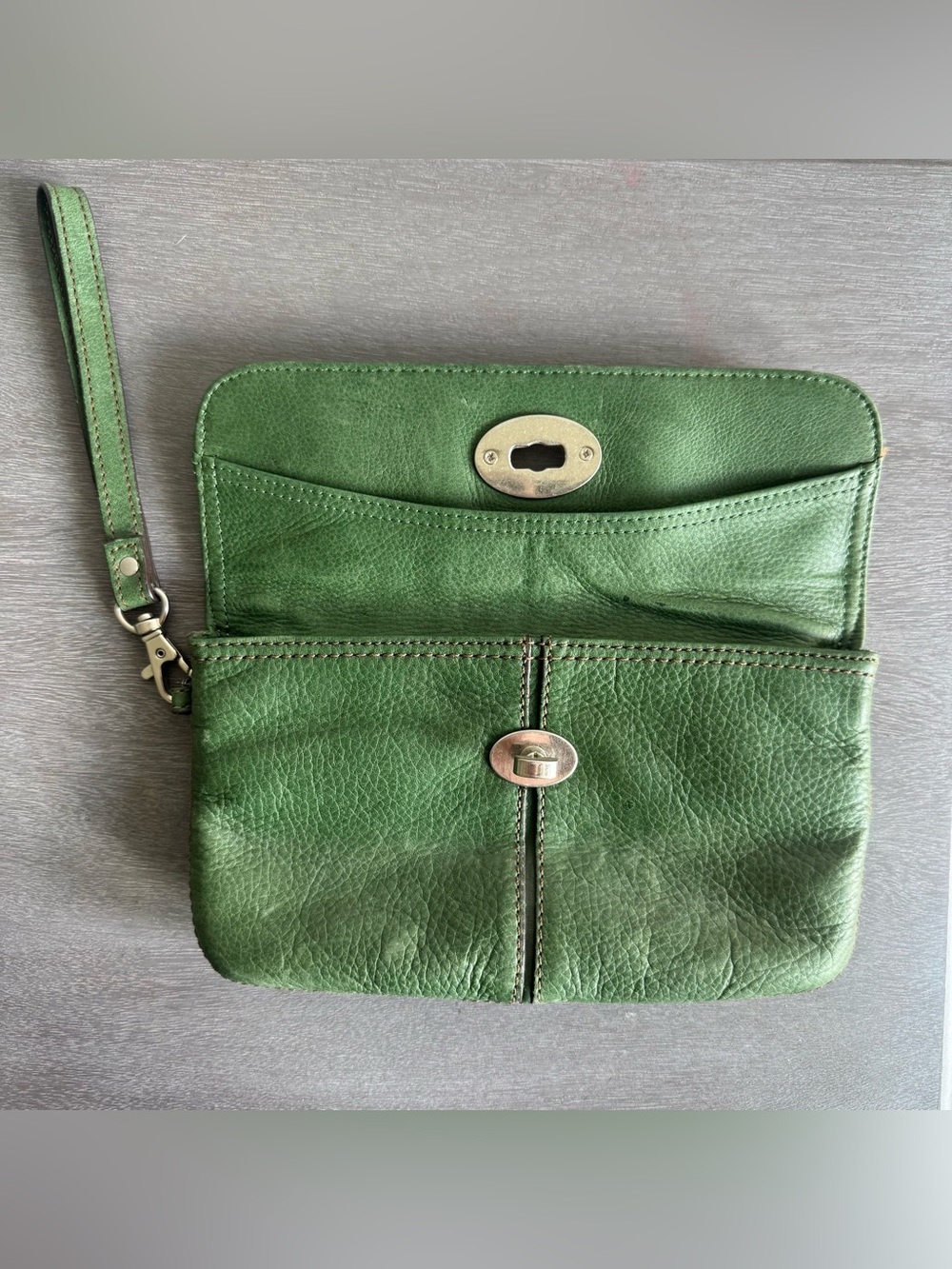 Fossil Green Leather Turn-Lock Wristlet Clutch - Picture 6 of 10